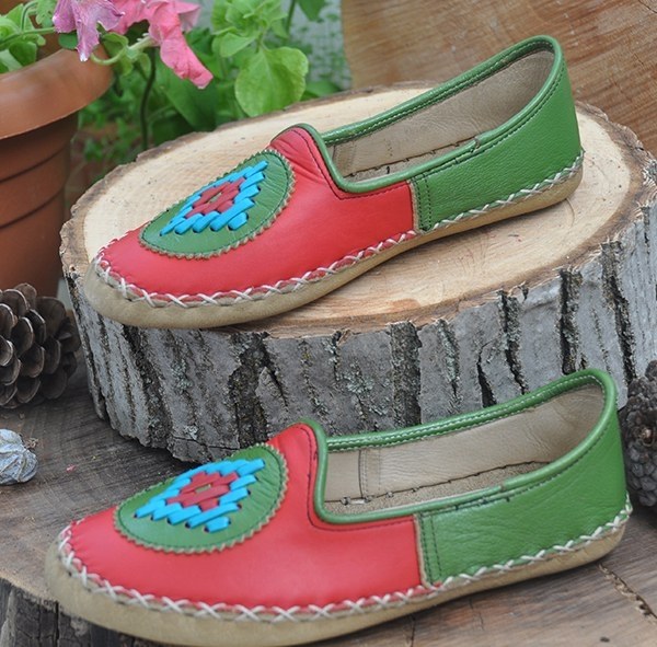 Green Red Women's Flat Shoe - 3