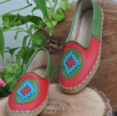 Green Red Women's Flat Shoe - 4