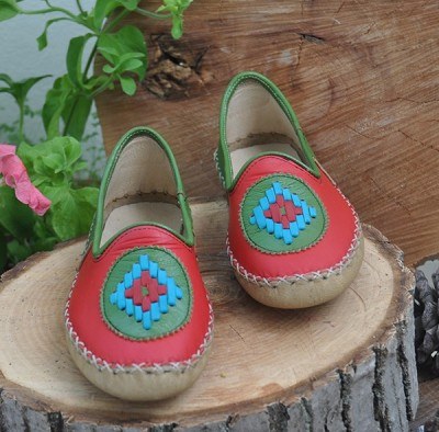 Green Red Women's Flat Shoe - 5